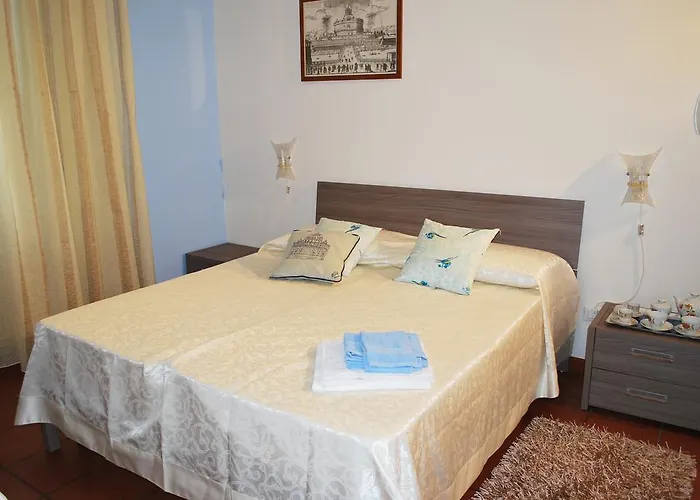 לינה וארוחת בוקר San Peter's Corner 4*